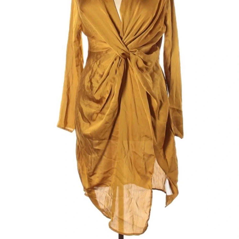 ⭐️HOST PICK NWT⭐️Beautiful Plunge Neck Gold Satin and Chiffon like Dress - Picture 4 of 4